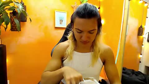 Snapshot of aslyhernandez chatting on January 28, 2025, 11:28 am ASLY online show from January 28, 2025, 11:28 am