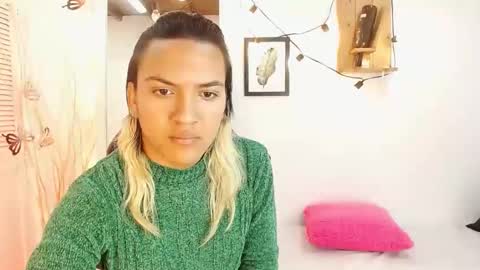 Snapshot of aslyhernandez chatting on January 29, 2025, 11:41 am ASLY online show from January 29, 2025, 11:41 am