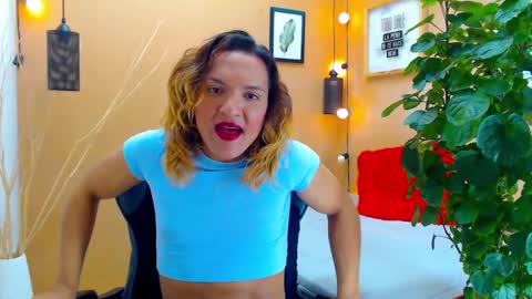 Snapshot of aslyhernandez chatting on September 16, 2025, 12:06 pm ASLY online show from September 16, 2025, 12:06 pm