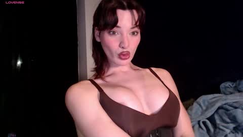 Snapshot of aspenfrost chatting on December 21, 2024, 1:15 am Aspen Frost online show from December 21, 2024, 1:15 am