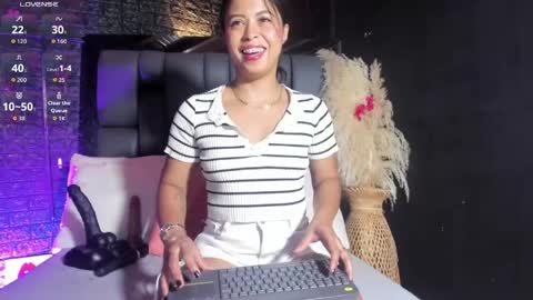 Nahomi  online show from May 10, 2026, 9:58 am