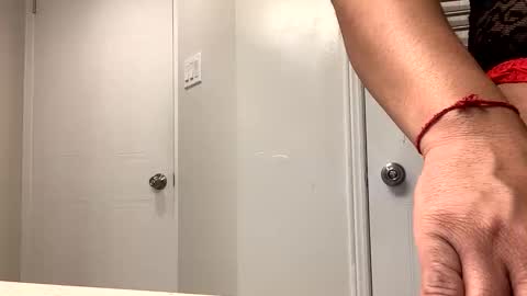 Linda online show from November 22, 2025, 1:37 am