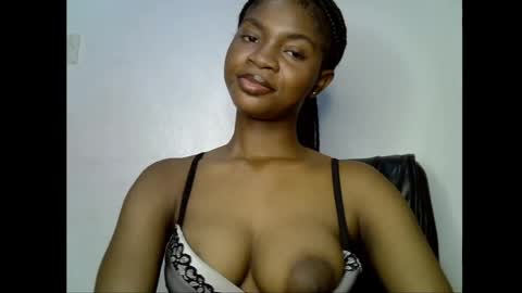 Snapshot of assy_ebony chatting on April 21, 2026, 9:39 pm Lily online show from April 21, 2026, 9:39 pm