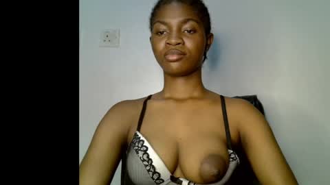 Snapshot of assy_ebony chatting on May 19, 2026, 8:15 pm Lily online show from May 19, 2026, 8:15 pm