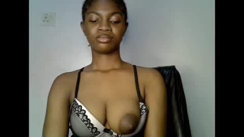 Snapshot of assy_ebony chatting on May 23, 2026, 8:02 pm Lily online show from May 23, 2026, 8:02 pm