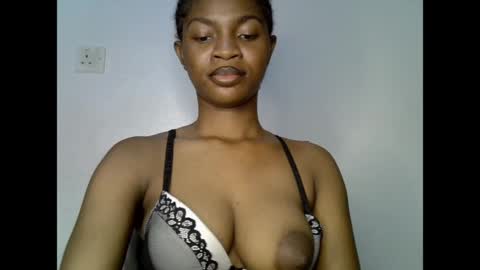 Snapshot of assy_ebony chatting on May 24, 2026, 10:04 pm Lily online show from May 24, 2026, 10:04 pm