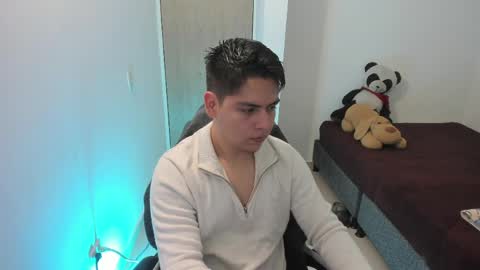 Snapshot of asta_kuro chatting on May 1, 2026, 3:55 am Asta Kuno online show from May 1, 2026, 3:55 am