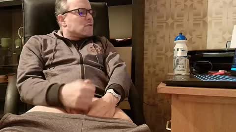 Snapshot of asterion51 chatting on January 9, 2026, 7:04 pm asterion51 online show from January 9, 2026, 7:04 pm