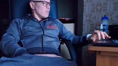 Snapshot of asterion51 chatting on January 18, 2026, 3:49 pm asterion51 online show from January 18, 2026, 3:49 pm