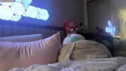 AstoriaLove online show from February 1, 2026, 2:21 am