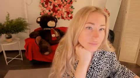 Snapshot of astramonroe chatting on May 24, 2026, 10:31 am astramonroe online show from May 24, 2026, 10:31 am