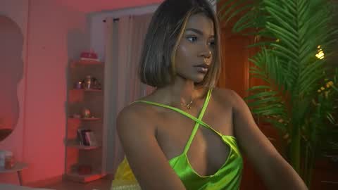 Astrea online show from December 2, 2025, 10:05 pm