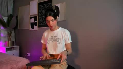 Snapshot of astrid_velle chatting on May 1, 2026, 1:10 am astrid_velle online show from May 1, 2026, 1:10 am