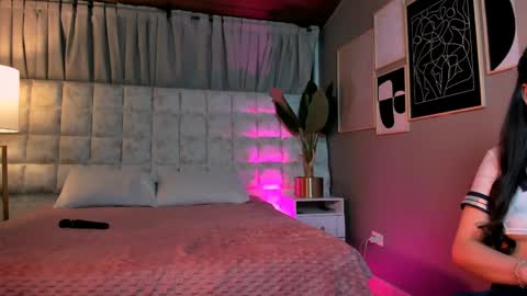 Snapshot of astrid_velle chatting on May 9, 2026, 1:33 am astrid_velle online show from May 9, 2026, 1:33 am
