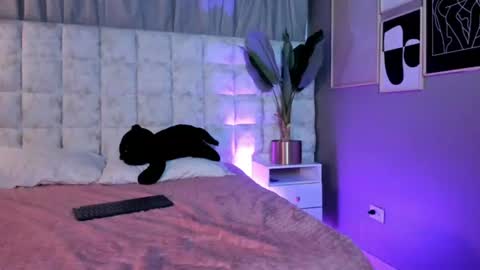 astrid_velle online show from July 28, 2026, 12:51 am