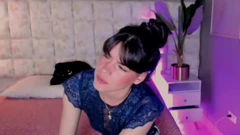 astrid_velle online show from July 29, 2026, 12:31 am