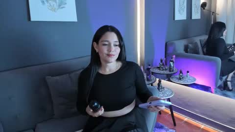 Snapshot of astrid_williams_ chatting on January 14, 2026, 3:12 am Astrid online show from January 14, 2026, 3:12 am