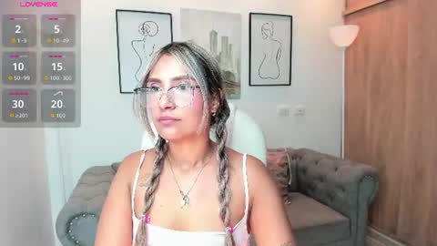 asura_love online show from June 22, 2026, 6:05 pm