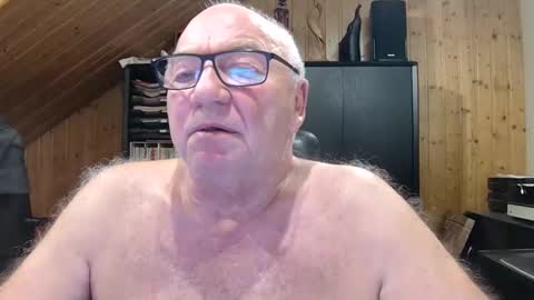 asusandy online show from April 6, 2026, 12:08 am