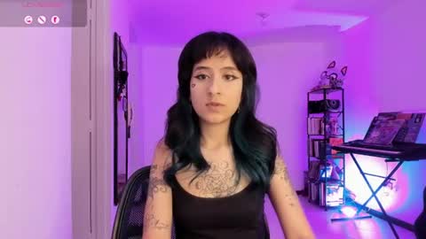Snapshot of atenea_dragon__ chatting on July 23, 2026, 8:18 pm Atenea online show from July 23, 2026, 8:18 pm