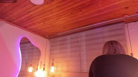 Snapshot of atenea_klett_ chatting on April 10, 2026, 1:27 pm ATENEA online show from April 10, 2026, 1:27 pm