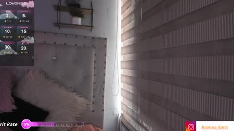 Snapshot of atenea_klett_ chatting on April 29, 2026, 1:37 pm ATENEA online show from April 29, 2026, 1:37 pm