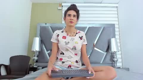 atenea online show from June 12, 2026, 4:22 am