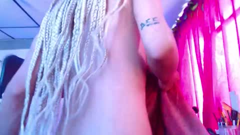 Atenea online show from September 23, 2025, 1:25 pm