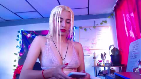 Atenea online show from December 16, 2025, 2:33 pm