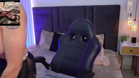 athenearusell online show from October 28, 2025, 9:50 pm