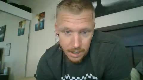 AthleticWhiteboy777 online show from May 23, 2026, 4:33 pm