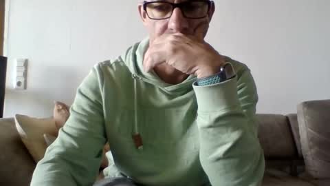 Snapshot of athome1976 chatting on April 20, 2026, 8:39 am athome1976 online show from April 20, 2026, 8:39 am