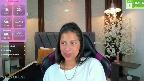 Atiena online show from April 18, 2026, 7:58 pm