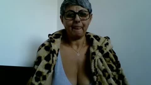 Snapshot of atikaarea chatting on January 2, 2025, 1:51 pm atikaarea online show from January 2, 2025, 1:51 pm