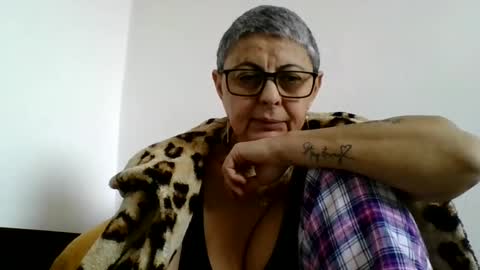 Snapshot of atikaarea chatting on February 11, 2025, 12:05 pm atikaarea online show from February 11, 2025, 12:05 pm