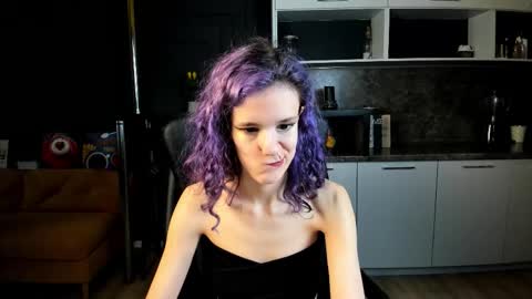 Lana online show from December 17, 2025, 7:14 am