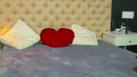 auramilff online show from March 19, 2026, 4:11 pm