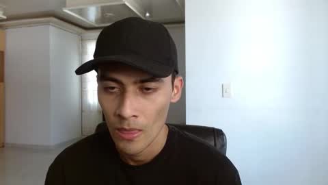 Snapshot of aureliv1 chatting on October 2, 2025, 8:27 pm Aureliano online show from October 2, 2025, 8:27 pm