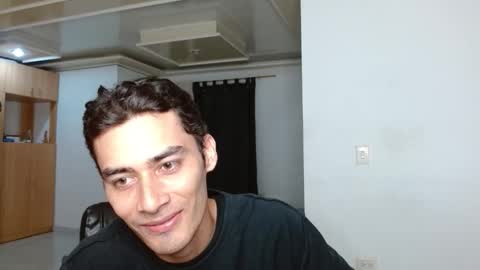 Snapshot of aureliv1 chatting on November 4, 2025, 11:48 pm Aureliano online show from November 4, 2025, 11:48 pm