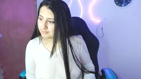 Snapshot of aurora_bliss_28 chatting on November 13, 2025, 7:57 pm AURORA BLISS 28 online show from November 13, 2025, 7:57 pm