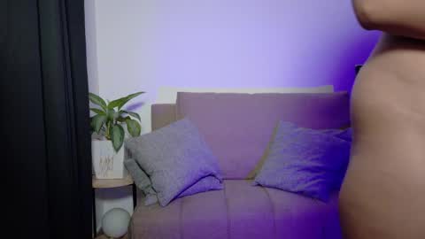 aurora_collins08 online show from May 7, 2026, 4:12 pm