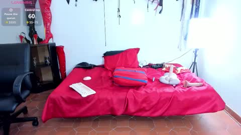 Snapshot of aurora_cullen chatting on October 19, 2025, 2:23 am Aurora online show from October 19, 2025, 2:23 am