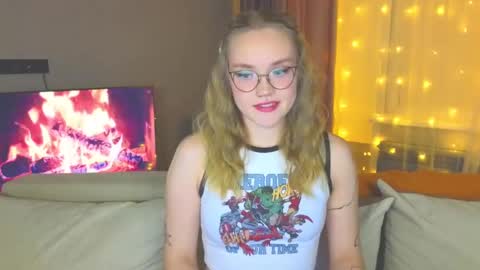 Kate online show from December 16, 2024, 4:38 pm