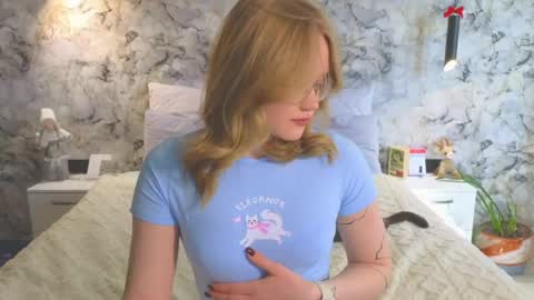 Snapshot of aurora_golden chatting on April 30, 2026, 3:13 am Kate online show from April 30, 2026, 3:13 am