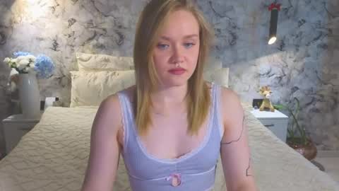 Snapshot of aurora_golden chatting on May 15, 2026, 12:45 pm Kate online show from May 15, 2026, 12:45 pm