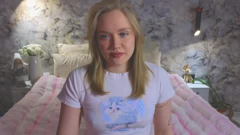 Snapshot of aurora_golden chatting on May 23, 2026, 11:58 am Kate online show from May 23, 2026, 11:58 am