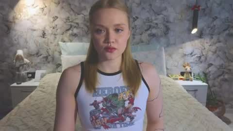 Snapshot of aurora_golden chatting on June 1, 2026, 12:29 pm Kate online show from June 1, 2026, 12:29 pm