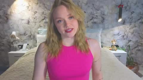 Snapshot of aurora_golden chatting on June 4, 2026, 12:33 pm Kate online show from June 4, 2026, 12:33 pm