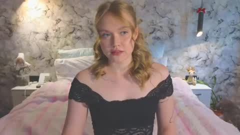 Snapshot of aurora_golden chatting on June 6, 2026, 12:32 pm Kate online show from June 6, 2026, 12:32 pm