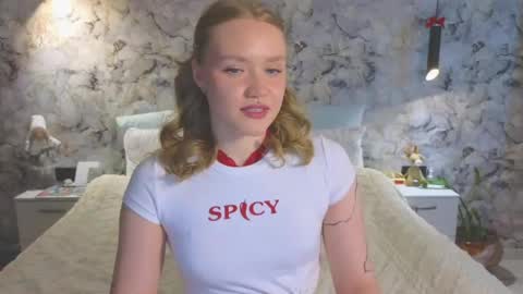 Snapshot of aurora_golden chatting on June 9, 2026, 8:04 am Kate online show from June 9, 2026, 8:04 am